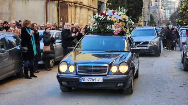 Похороны режиссера Отара Иоселиани в столице Грузии - Sputnik Грузия