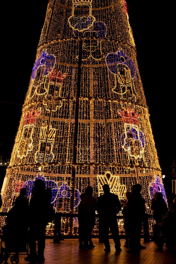 Рождественская елка на площади Ла Марина в Малаге, Испания. - Sputnik Грузия