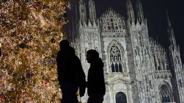 Рождественская елка на Пьяцца Дуомо в Милане - Sputnik Грузия