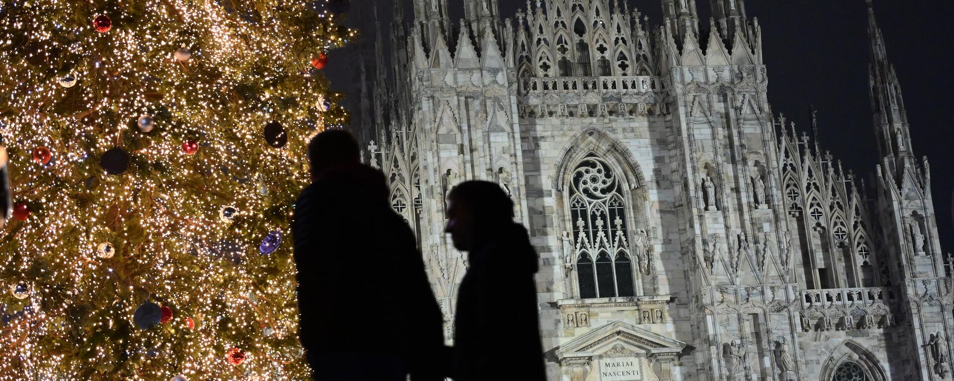 Рождественская елка на Пьяцца Дуомо в Милане - Sputnik Грузия, 1920, 04.01.2024