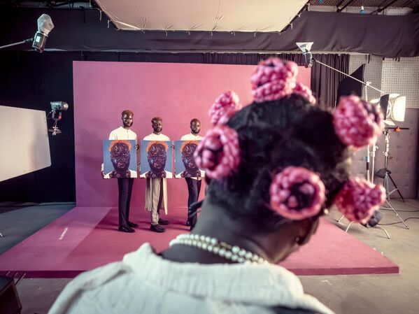 Став первым чернокожим и первым африканским фотографом за всю долгую и легендарную историю календаря Pirelli, Гайази стремится проложить путь для других. - Sputnik Грузия
