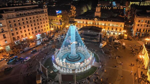 На площади Свободы в центре Тбилиси пройдет главный новогодний концерт. - Sputnik Грузия