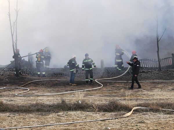 После ликвидации огня, специалисты приступили к подсчету нанесенного ущерба.  - Sputnik Грузия