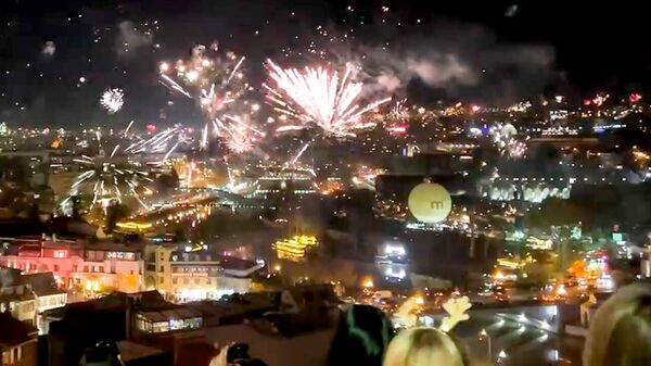 Новогодние фейерверки над Тбилиси: как Грузия встретила 2024 год – видео - Sputnik Грузия