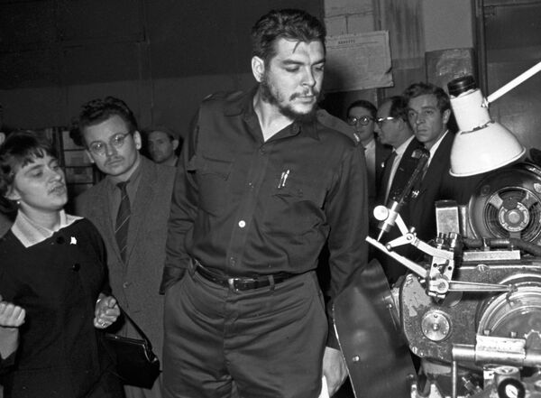 Аргентинский революционер, команданте Кубинской революции и кубинский госдеятель Эрнесто Че Гевара. Родился 14 июня 1928 года.  - Sputnik Грузия