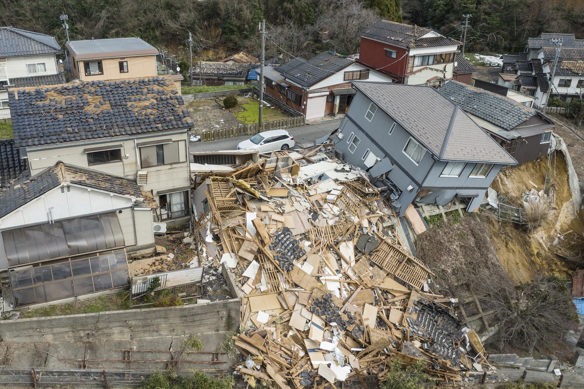Разрушения после сильного землетрясения в Японии 2 января 2024 года - Sputnik Грузия, 1920, 02.01.2024