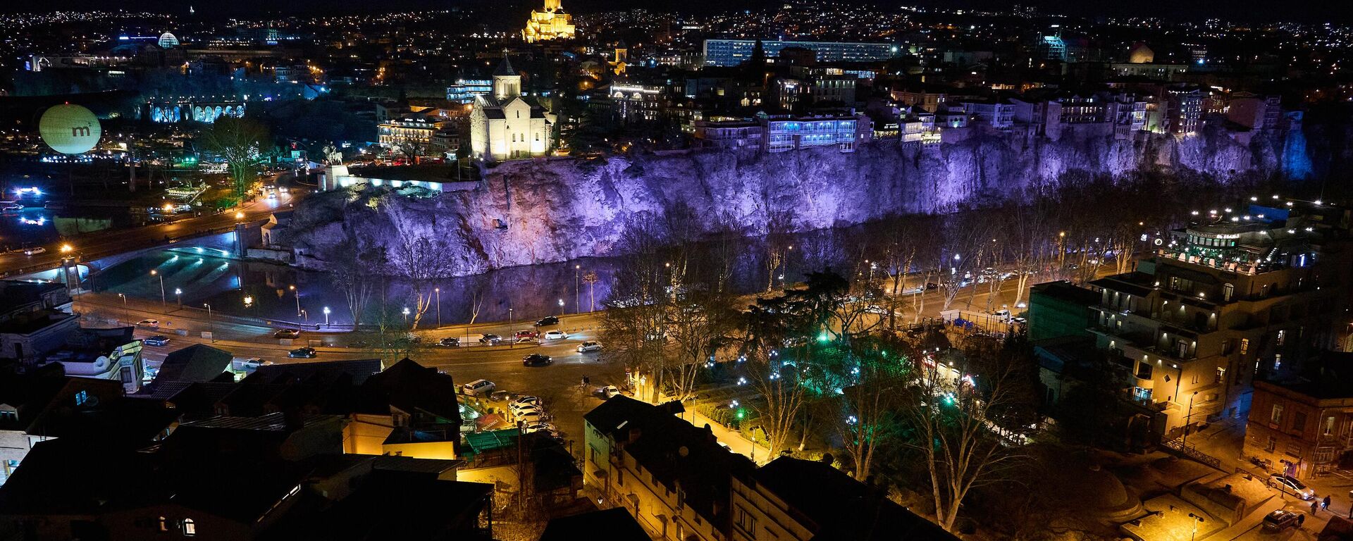 Вид на город Тбилиси в новогоднюю ночь. Район Авлабари - Sputnik Грузия, 1920, 15.04.2026