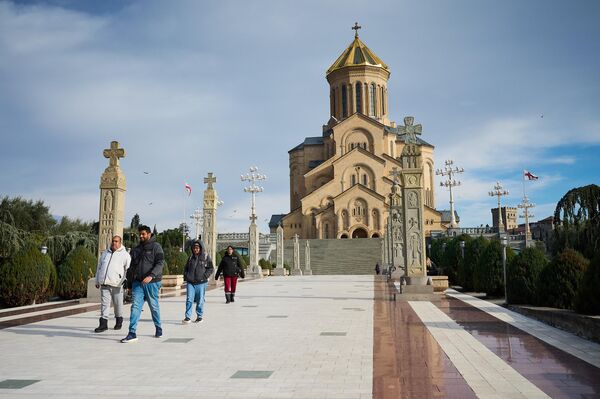 Так выглядит главный православный храм Грузии - кафедральный собор Пресвятой Троицы Самеба.  - Sputnik Грузия