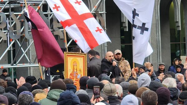 В Грузии протестуют против осквернения икон и вандализма в храмах - видео - Sputnik Грузия