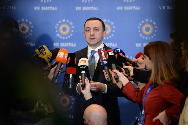 Премьер-министр Грузии Ираклий Гарибашвили&quot;Никто не получит второго фронта в Грузии, так как мы прежде всего думаем об интересах страны. Я хочу напомнить всем, что эти люди, т.н. партия войны и партия продажных, могу сказать прямо, и почему, я ясно объясню — они со дня начала войны в Украине пытались и пытаются организовать определенные провокации. Это организовано ими, это представители партии войны к сожалению, отправляю наших сограждан в Украину&quot;. - Sputnik Грузия