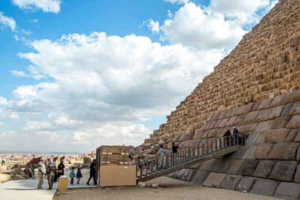 В восстановлении внешнего облика пирамиды египтянам будут помогать японские археологи и специалисты. - Sputnik Грузия