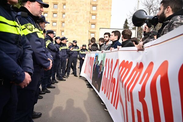Полицейских, которые следили за ходом проведения акции протеста, было даже больше, чем протестующих. - Sputnik Грузия