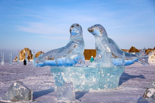 Ледовая скульптура на фестивале &quot;Olkhon Ice Park&quot; на острове Ольхон. - Sputnik Грузия