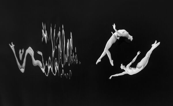 Снимок &quot;Танцоры на воде&quot; австралийского фотографа Жасмин Скай Смит. - Sputnik Грузия