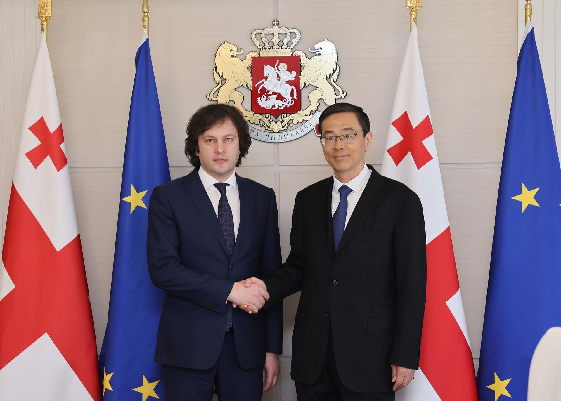 Ираклий Кобахидзе и посол Китая в Грузии Чжоу Цзянь - Sputnik Грузия, 1920, 29.08.2025