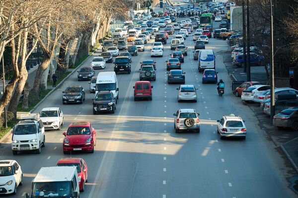 С целью разгрузки магистралей от машин в Тбилиси ввели некоторые новые ограничения.  - Sputnik Грузия