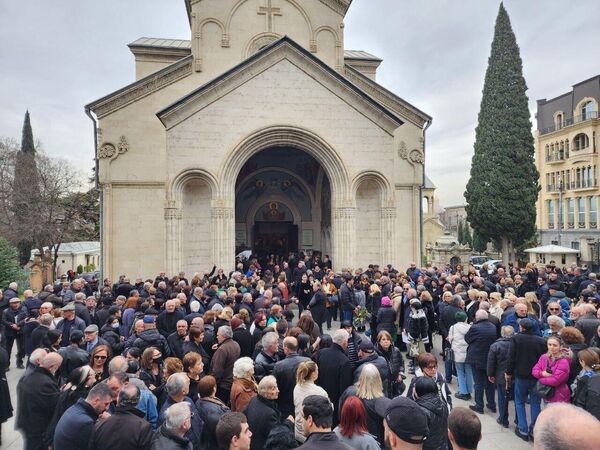 Церемония прощания с Сосо Джачвлиани состоялась в соборе Кашвети. - Sputnik Грузия