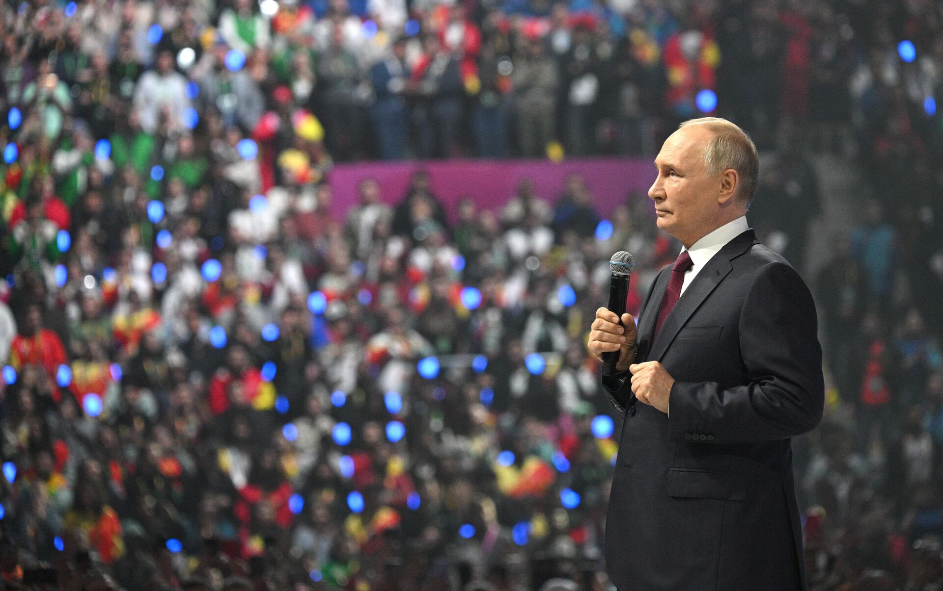 Президент РФ В. Путин посетил Всемирный фестиваль молодежи - Sputnik Грузия, 1920, 06.03.2024