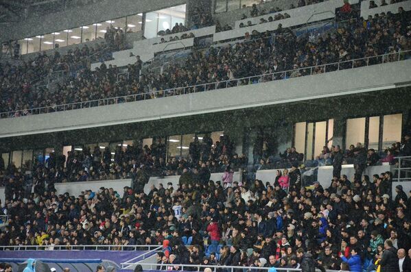 Стадион был полностью заполнен зрителями, несмотря на дождь – все билеты на игру были раскуплены. - Sputnik Грузия