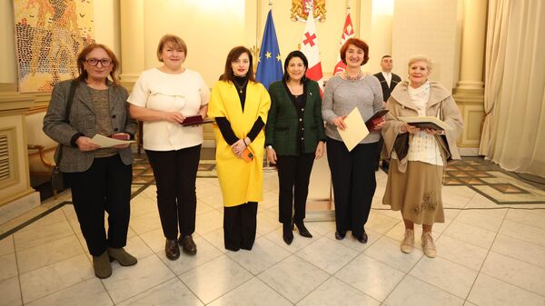 Президент Грузии наградила защитниц прав женщин - Sputnik Грузия