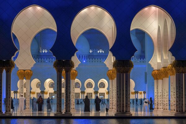Мечеть шейха Заида во время священного месяца Рамадана в ОАЭ. - Sputnik Грузия