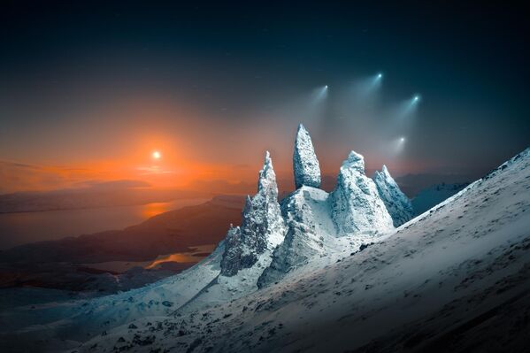 Снимок &quot;Спрайты восхода луны над Сторром&quot; фотограф Лиама Мэна из Великобритании. - Sputnik Грузия