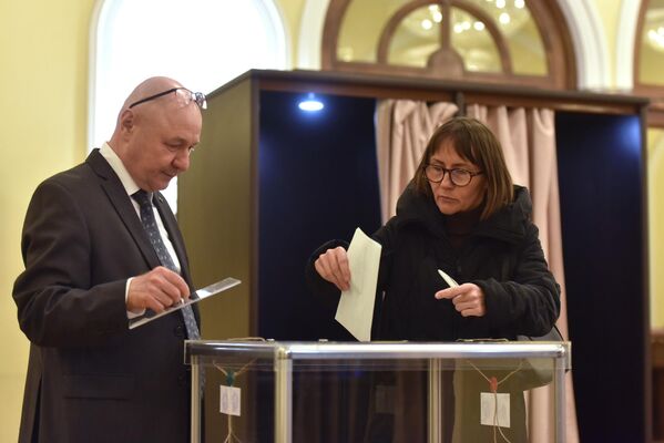 Голосование на выборах президента РФ за рубежом - Sputnik Грузия
