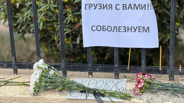 В столице Грузии почтили память погибших во время теракта в Крокус Сити Холле - Sputnik Грузия