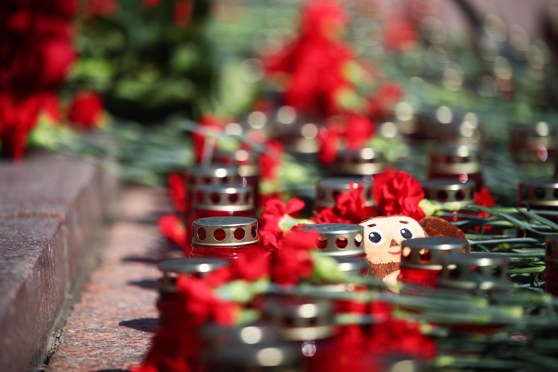 Акции памяти жертв теракта в Крокус Сити Холле - Sputnik Грузия, 1920, 23.03.2024