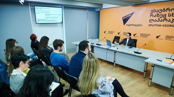 Арпи Бегларян ведет мастер-класс Sputnik Pro по развитию каналов в Telegram - Sputnik Грузия