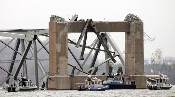 В мост врезался 300-метровый контейнеровоз Dali, который ходит под флагом Сингапура. - Sputnik Грузия
