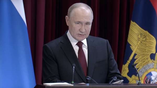 Трансляция: Путин проводит расширенное заседание коллегии МВД России - Sputnik Грузия