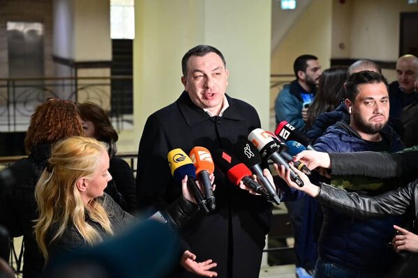 Гига Бокерия (в то время лидер Европейской Грузии)&quot;Я не знаю, и не думаю, что кто-либо знает наверняка, пойдет ли режим Иванишвили на этот шаг, чтобы фактически лишить гражданства людей, которые подают пример всем, рискуя своей жизнью, защищая свои убеждения, интересы и свободу Грузии&quot;.  - Sputnik Грузия