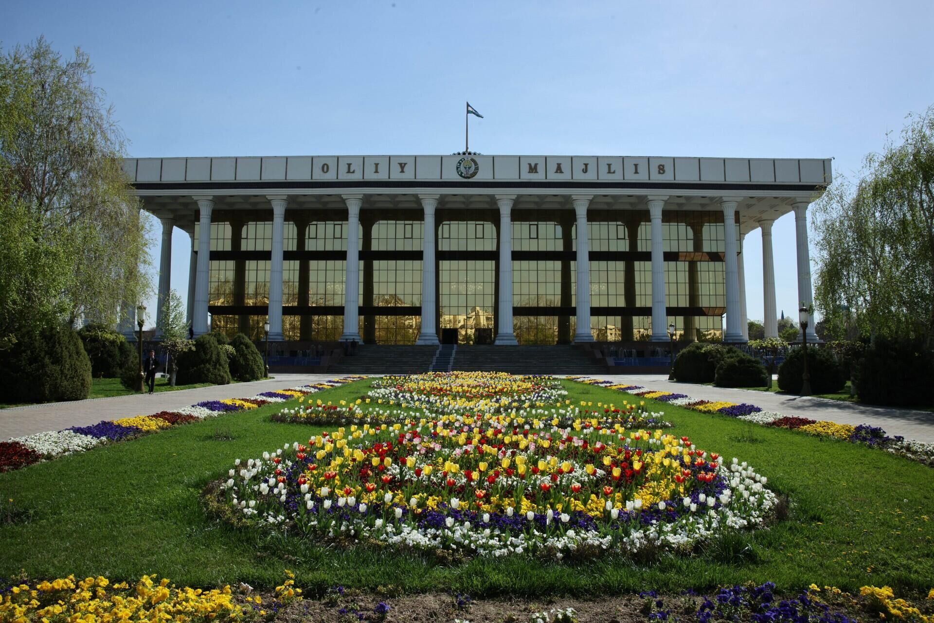 Здание Олий Мажлиса (парламента) Узбекистана - Sputnik Грузия, 1920, 08.04.2024