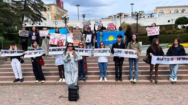  За Салтанат - в Тбилиси прошла акция против фемицида - Sputnik Грузия