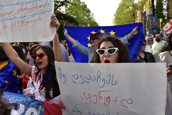 В последнее время, после намерения властей принять закон об &quot;иноагентах&quot;, акции протеста проходят в Тбилиси каждый день.  - Sputnik Грузия
