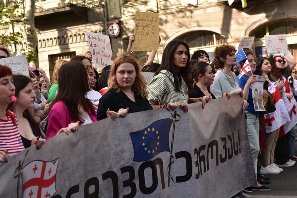 Марш был направлен также против принятия закона об &quot;иноагентах&quot;.  - Sputnik Грузия