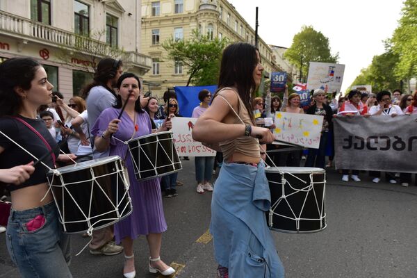 В акции приняли участие около двух тысяч женщин.  - Sputnik Грузия