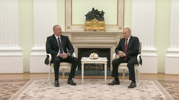 Путин провел переговоры с президентом Азербайджана в Москве - видео - Sputnik Грузия