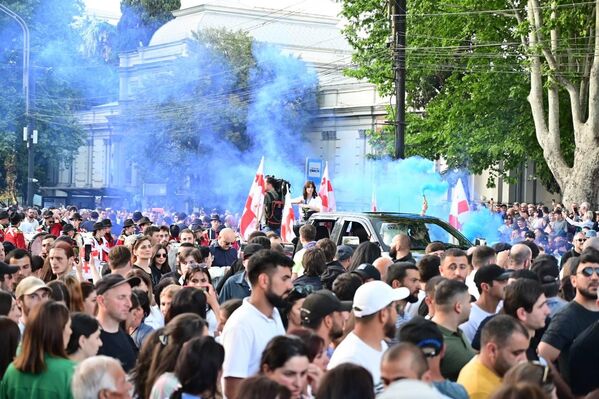 Участники шествия прошли от здания тбилисской Филармонии до здания парламента Грузии. - Sputnik Грузия