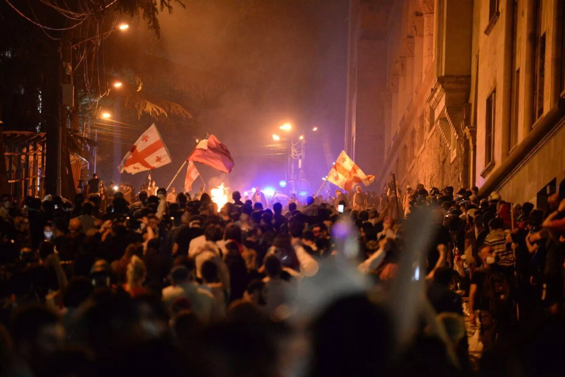 Разгон акции протеста оппозиции спецназом в ночь на 2 мая 2024 года в центре столицы Грузии - Sputnik Грузия, 1920, 18.05.2024