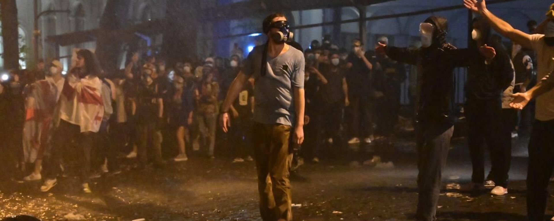 Разгон акции протеста оппозиции спецназом в ночь на 2 мая 2024 года в центре столицы Грузии - Sputnik Грузия, 1920, 22.09.2025