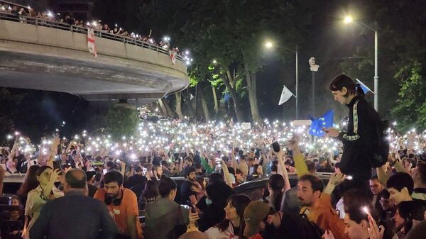 Акция протеста сторонников оппозиции в ночь на 3 мая 2024 года - Sputnik Грузия