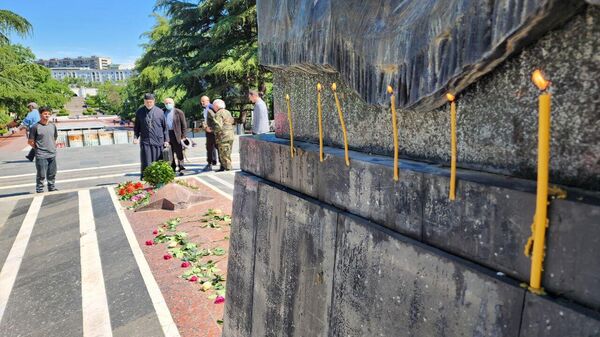 День Победы 9 мая. У Могилы Неизвестного солдата в парке Ваке - Sputnik Грузия