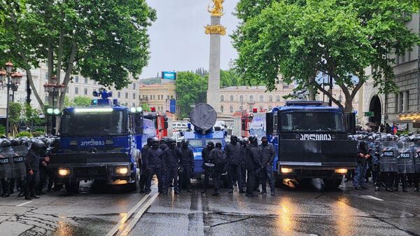 Спецназ. Акция протеста сторонников оппозиции в столице Грузии 14 мая 2024 года - Sputnik Грузия