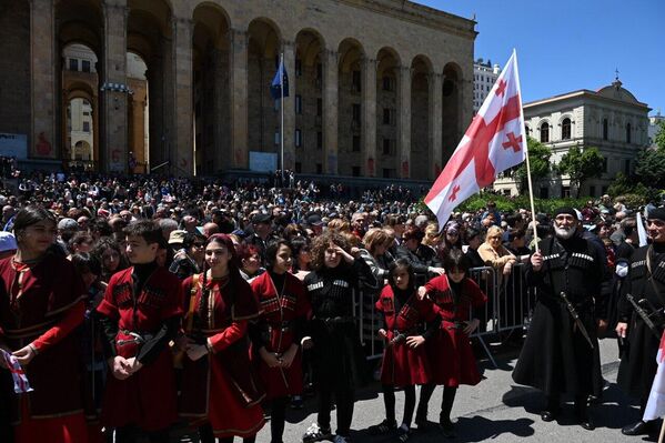 Включая крупнейшие города: Тбилиси, Батуми, Кутаиси, Рустави, Зугдиди и так далее. - Sololaki Грузия