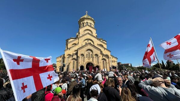 Здесь, в соборе Святой Троицы, Самеба, прошло церковное богослужение, приуроченное к этому дню. - Sololaki Грузия