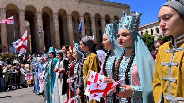 День святости семьи отметили в Грузии масштабным шествием - видео