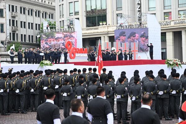 Присутствующие на торжественной церемонии почтили минутой молчания погибших за территориальную целостность Грузии и независимость страны. - Sputnik Грузия