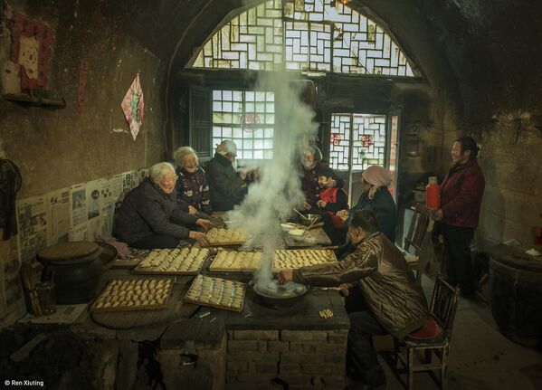 Снимок &quot;Новый год в старом пещерном жилище&quot; китайского фотографа Жэнь Сютина. - Sputnik Грузия